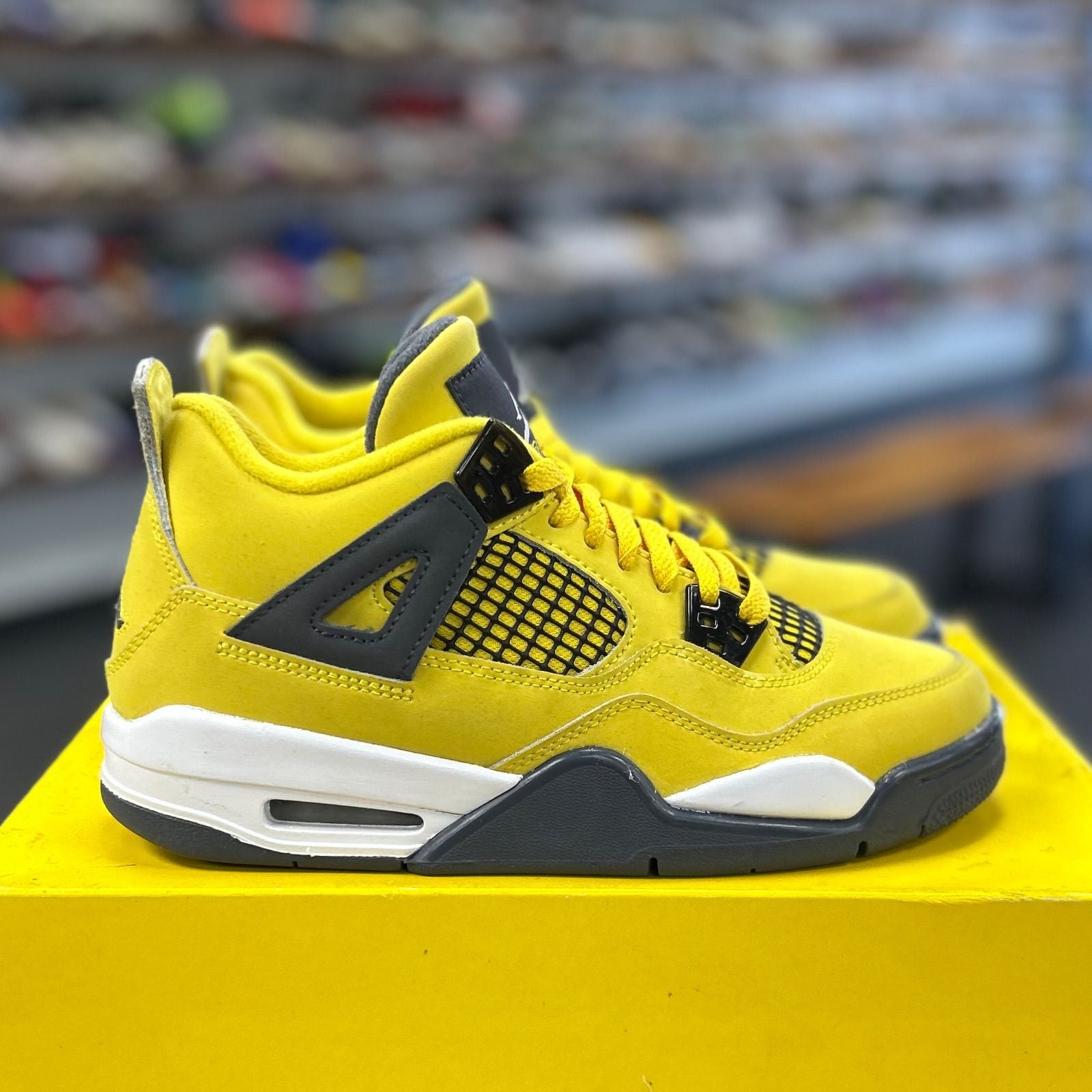Jordan 4 Retro Lightning (2021) (GS) - Preowned