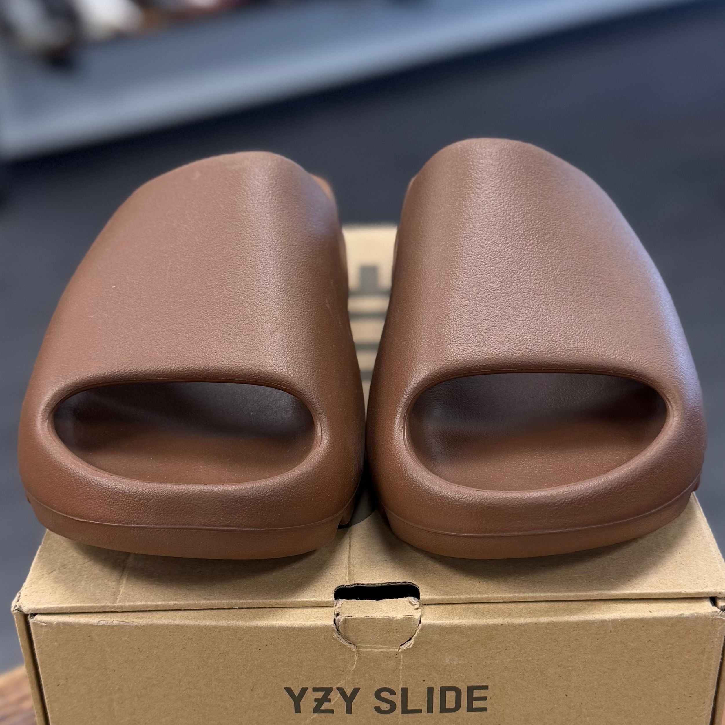 BRAND NEW STEAL - adidas Yeezy Slide Flax