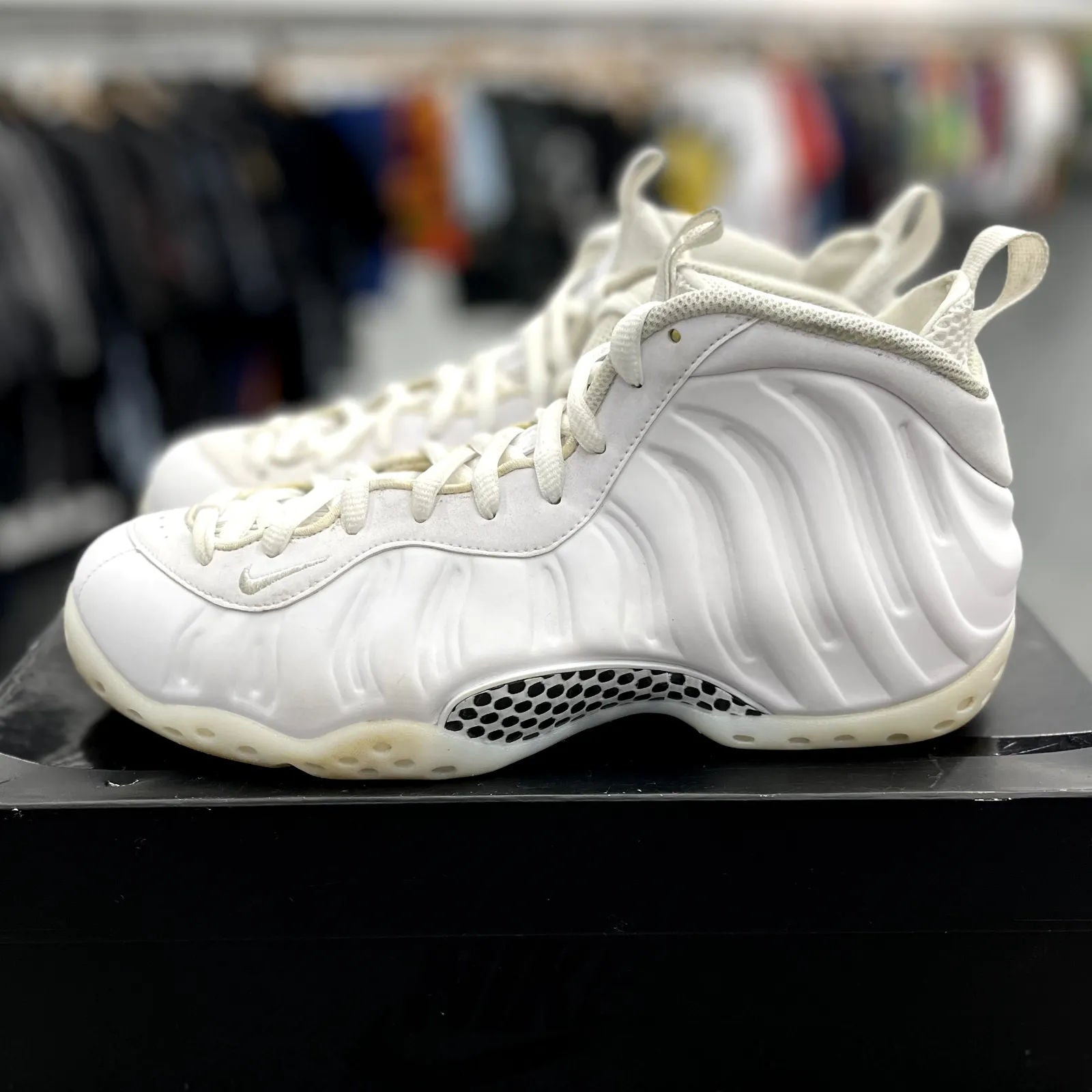 Nike Air Foamposite One Triple White - Preowned