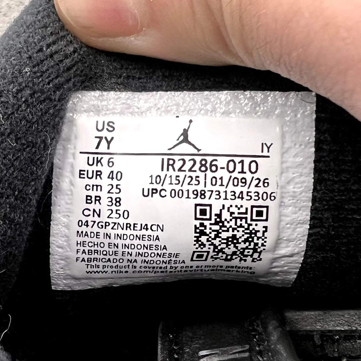 Jordan 6 Retro Cap and Gown (GS) - Preowned
