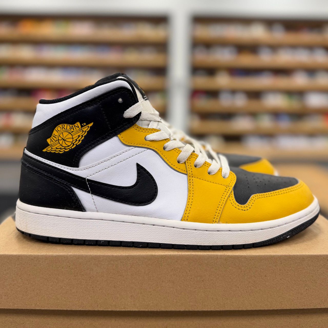 Jordan 1 Mid Yellow Ochre - Preowned