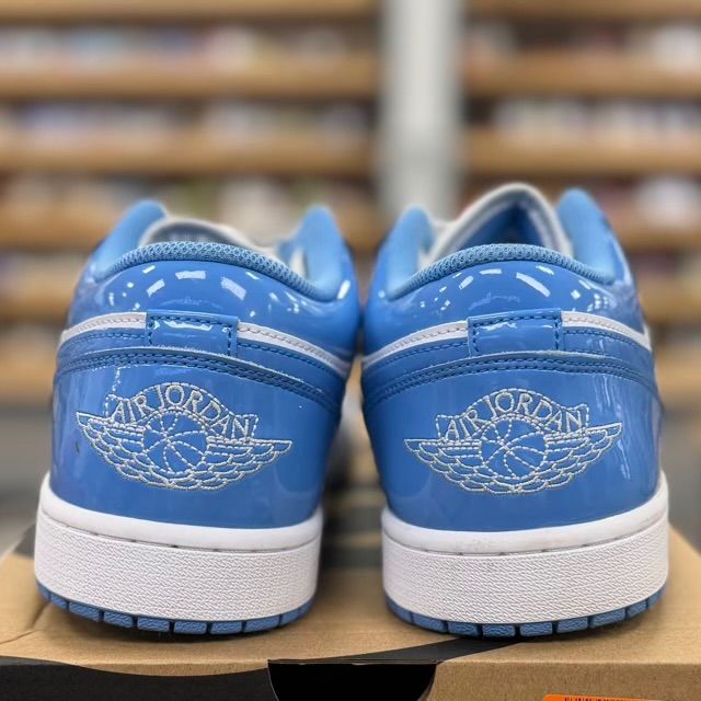 Jordan 1 Low SE White Legend Blue - Preowned