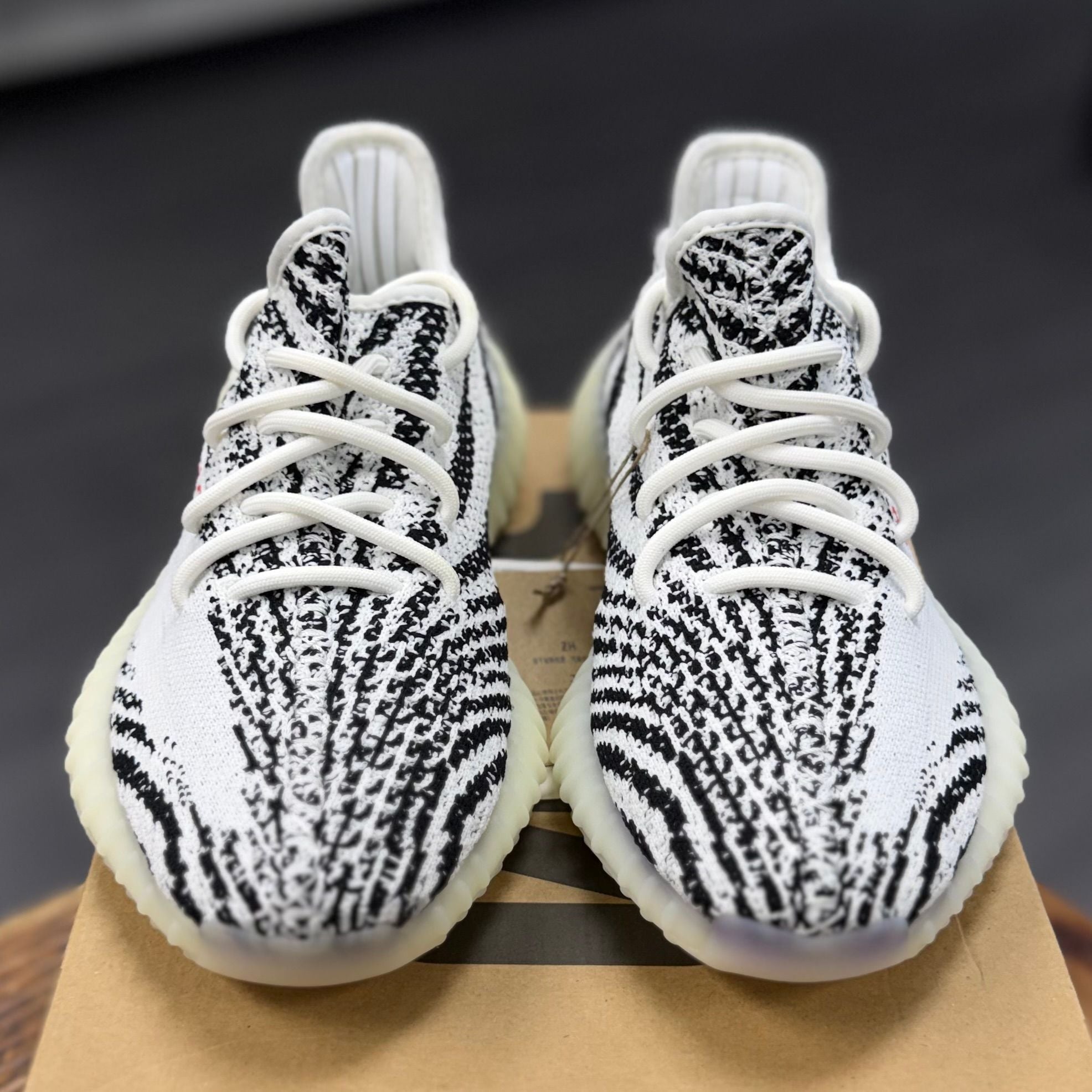 BRAND NEW STEAL - adidas Yeezy Boost 350 V2 Zebra