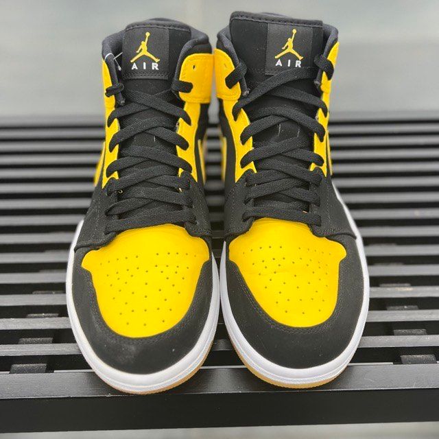 Jordan 1 Retro Mid New Love (2017) - Preowned