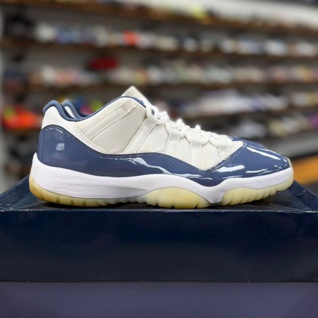 Jordan 11 Retro Low Diffused Blue - Preowned
