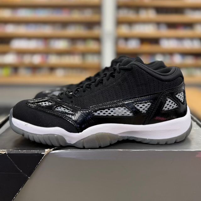 Jordan 11 Retro Low IE Craft Black White - Preowned