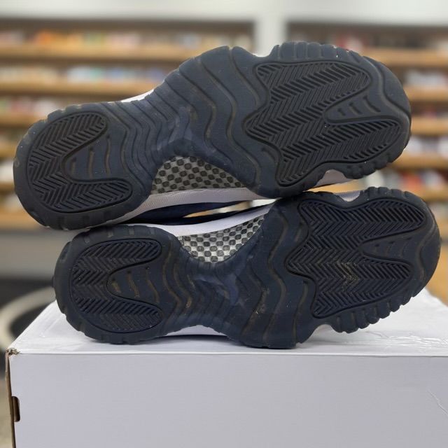 Jordan 11 Retro Midnight Navy (Women's) - Preowned