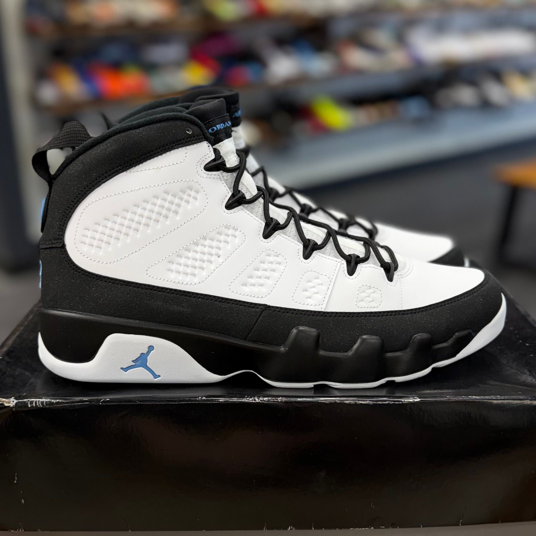 BRAND NEW STEAL - Jordan 9 Retro University Blue