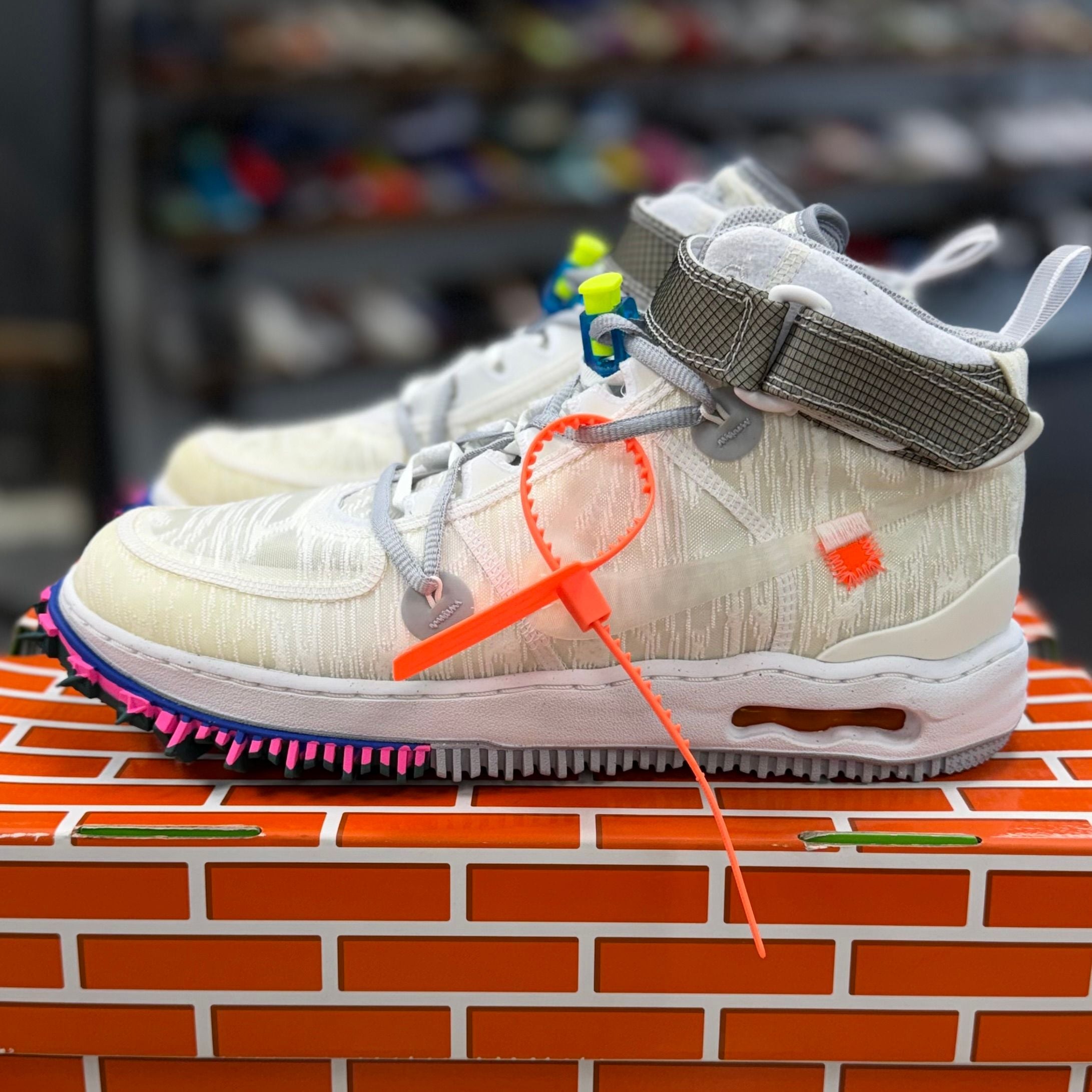 BRAND NEW STEAL - Nike Air Force 1 Mid Off-White White