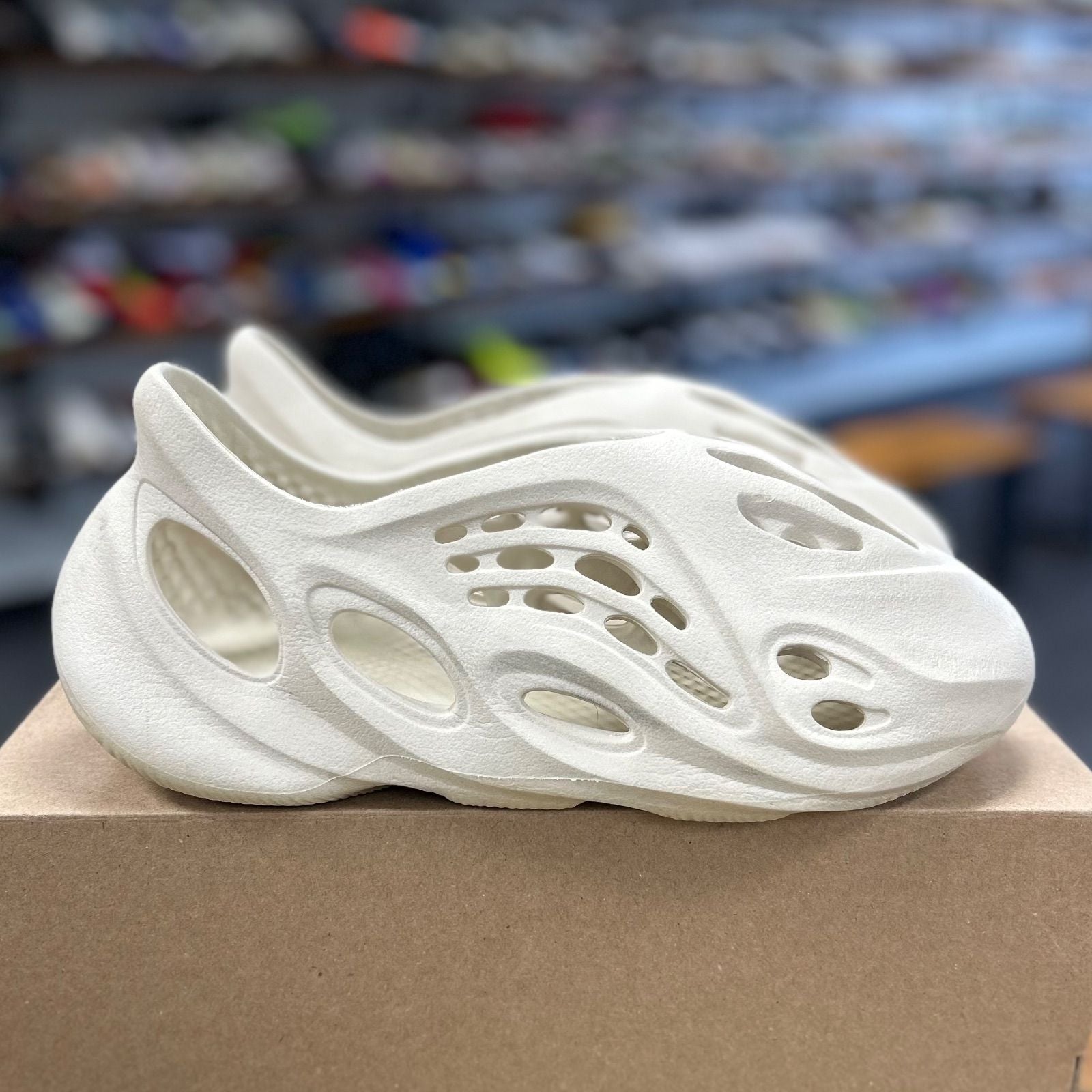 adidas Yeezy Foam RNR Sand - Preowned