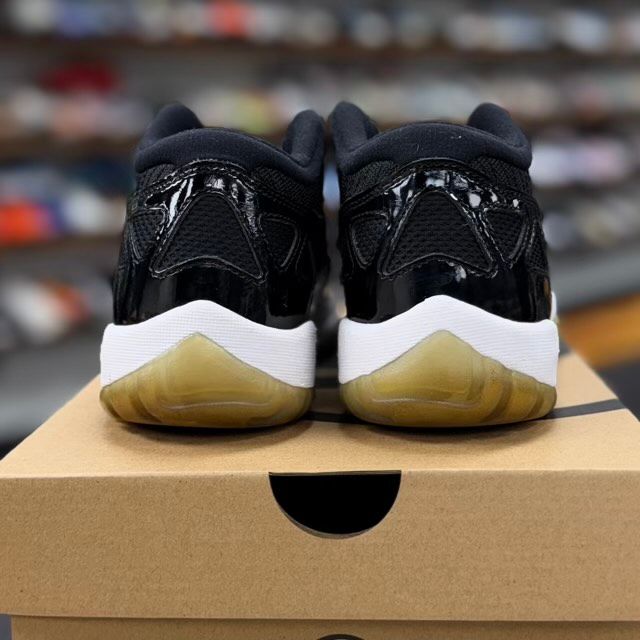 Jordan 11 Retro Low IE Space Jam - Preowned