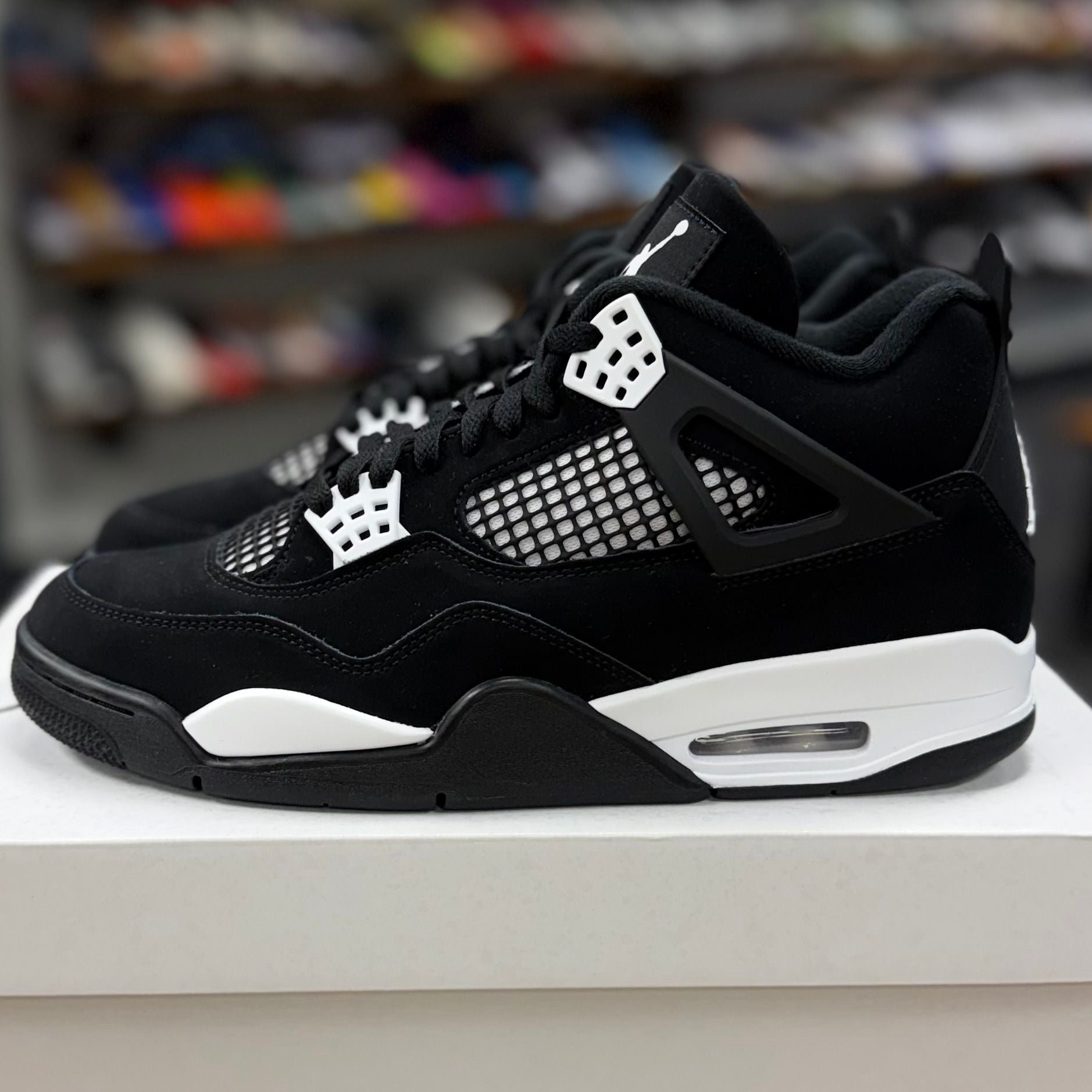 BRAND NEW STEAL - Jordan 4 Retro White Thunder