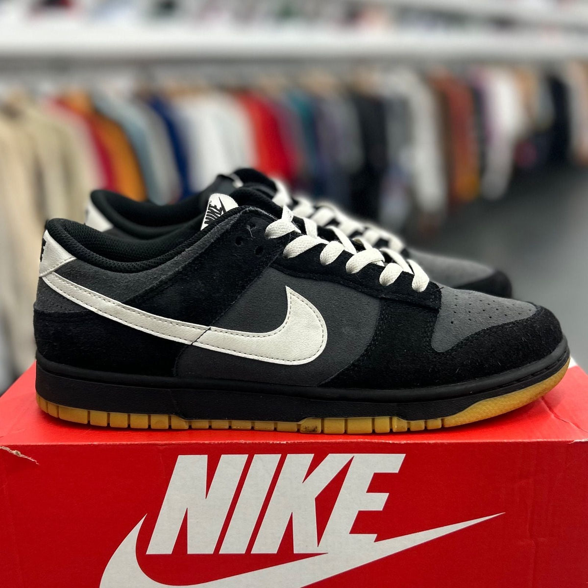 Nike Dunk Low SE Black Grey Gum - Preowned