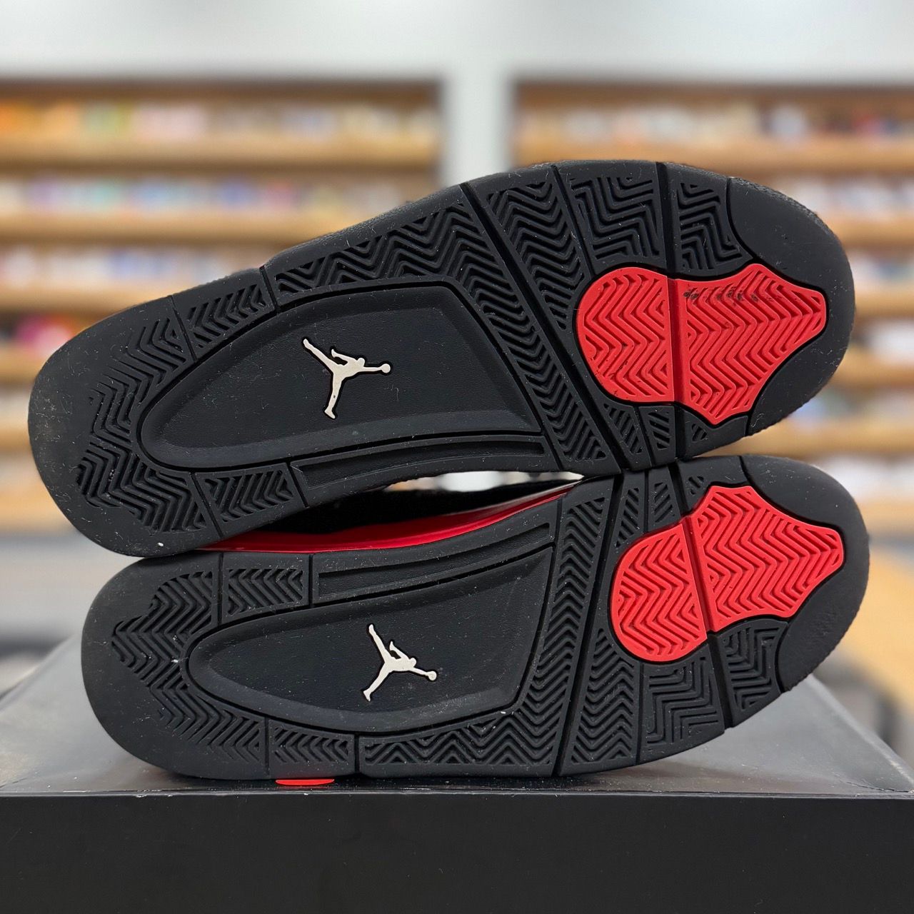 Jordan 4 Retro Red Thunder - Preowned