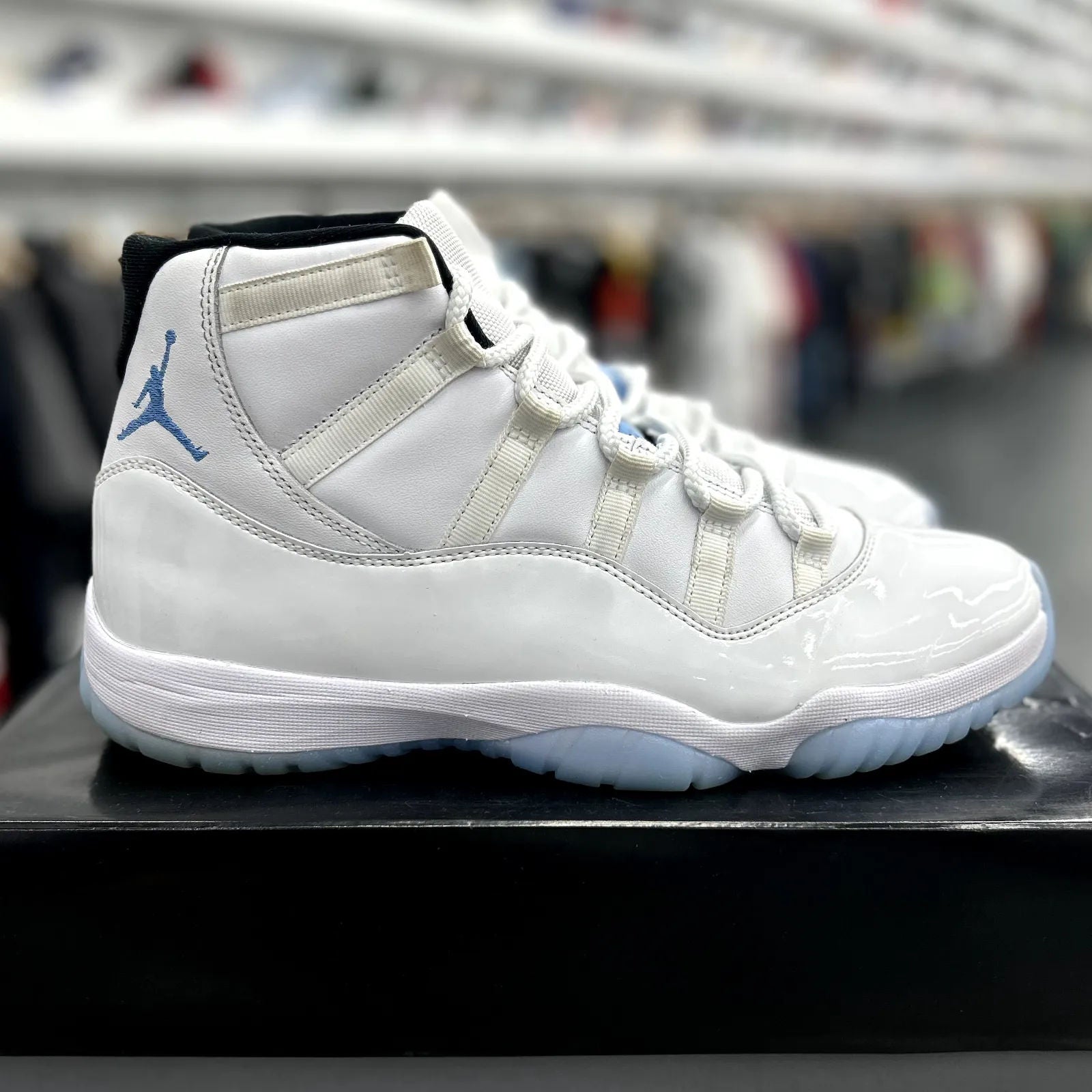 Jordan 11 Retro Legend Blue (2024) - Preowned