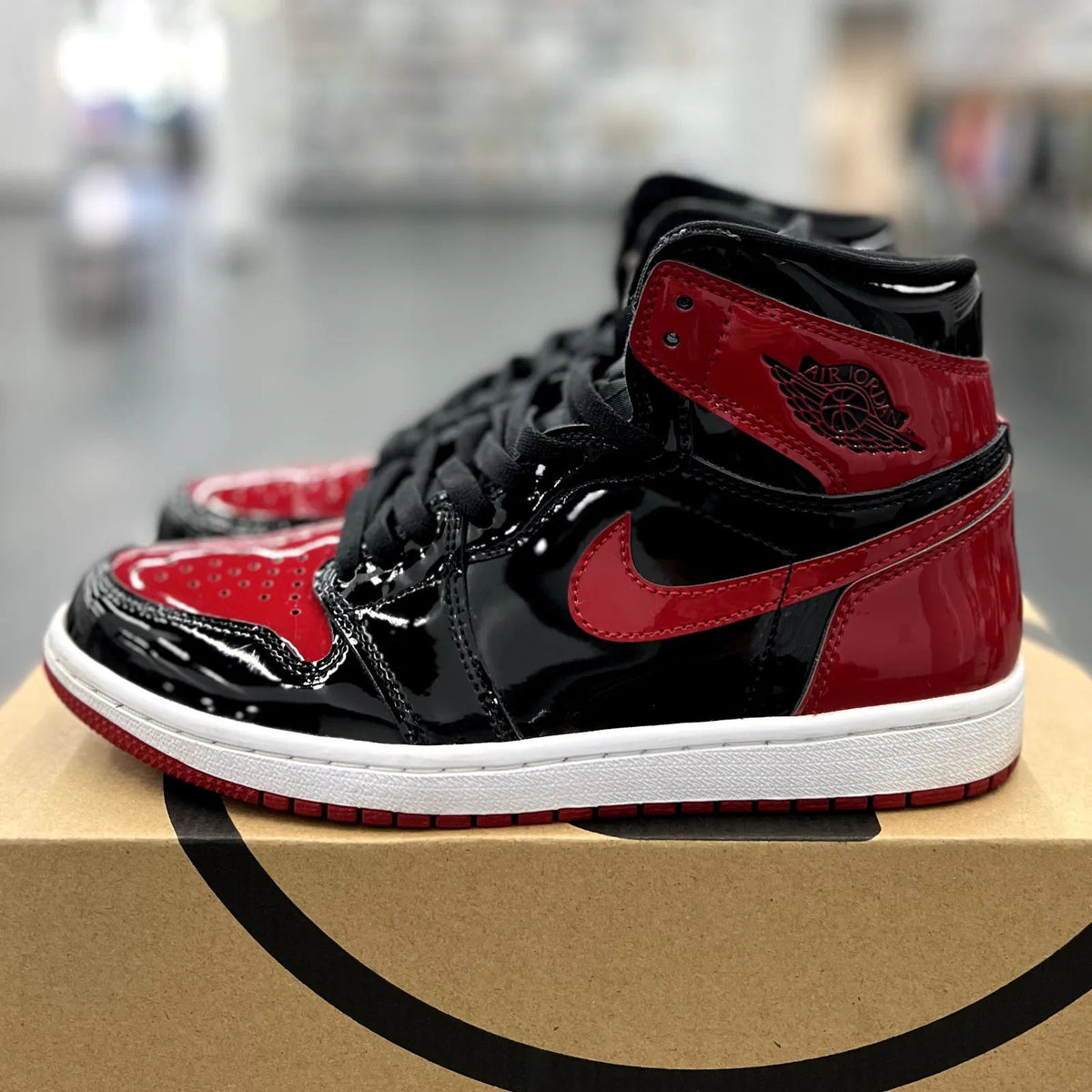 Jordan 1 Retro High OG Patent Bred - Preowned