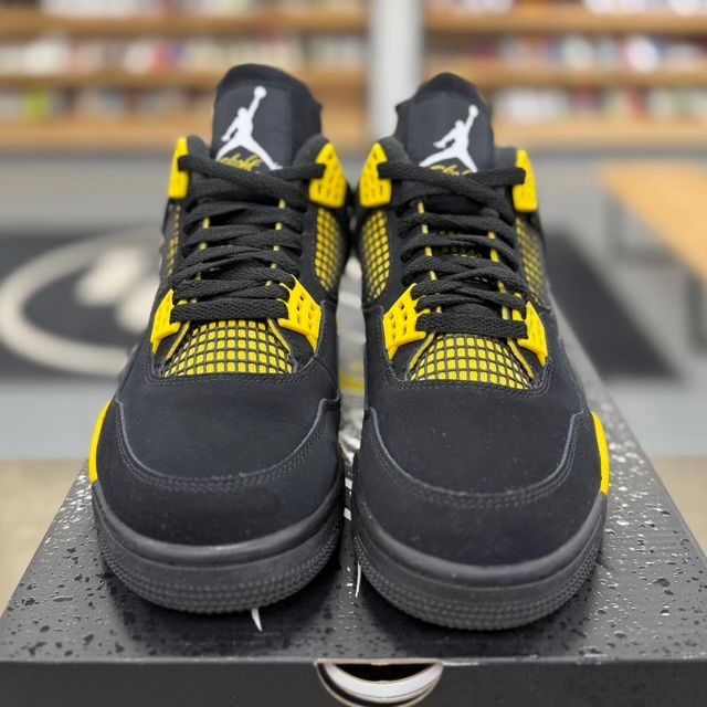 Jordan 4 Retro Thunder (2023) - Preowned