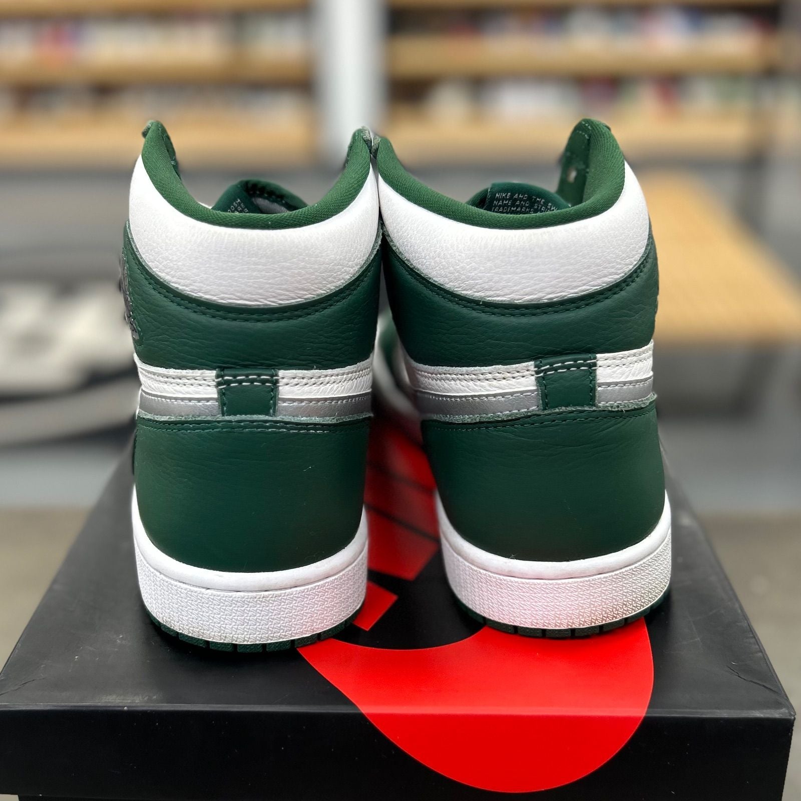 Jordan 1 Retro High OG Gorge Green - Preowned