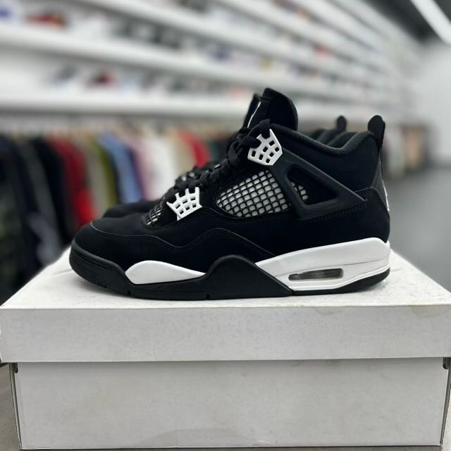 Jordan 4 Retro White Thunder - Preowned