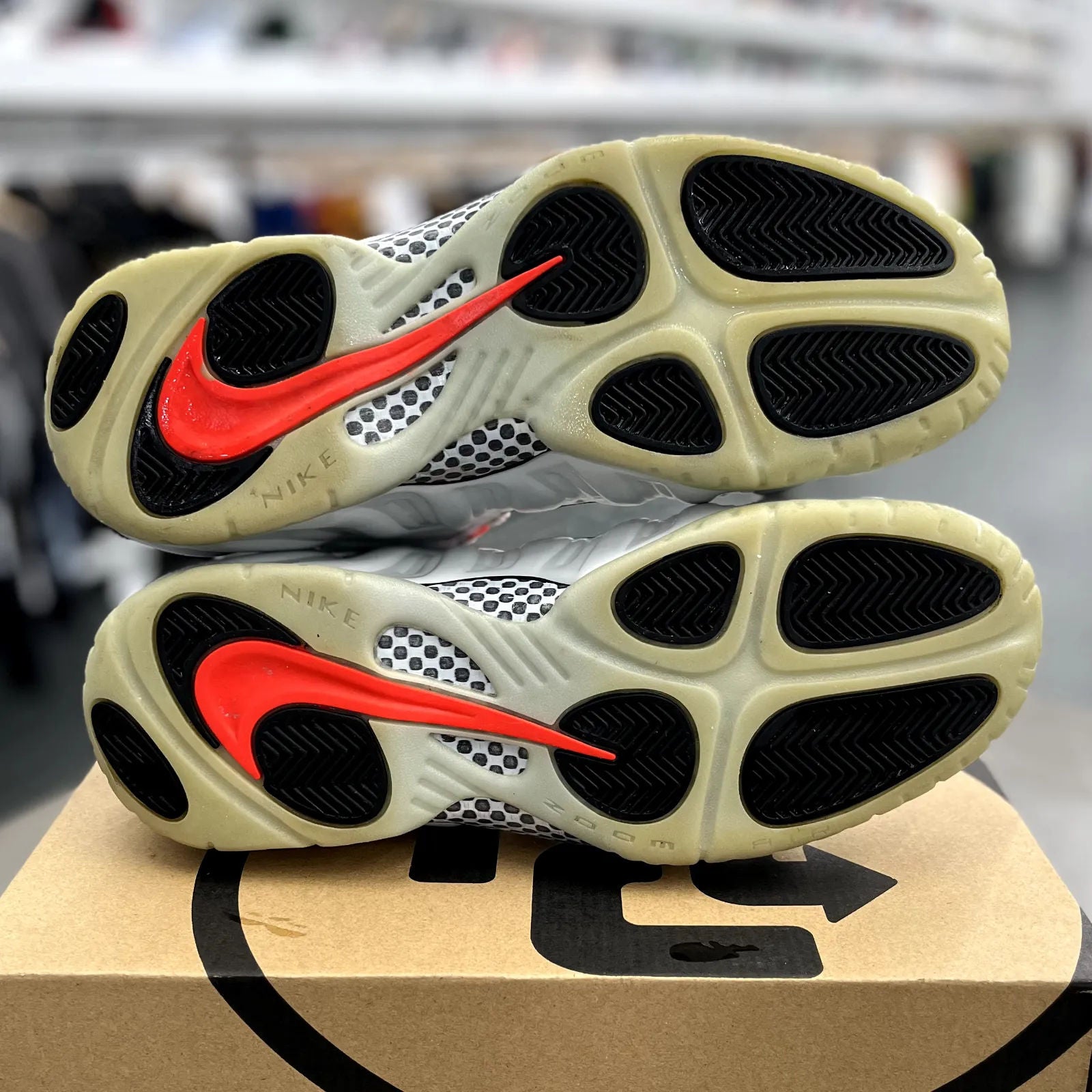 Nike Air Foamposite Pro Pure Platinum - Preowned
