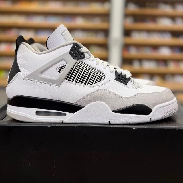 Jordan 4 Retro Military Black - Preowned