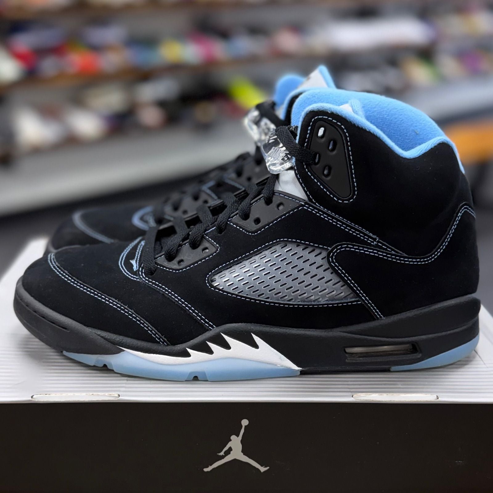 Jordan 5 Retro Black University Blue (2026) - Preowned