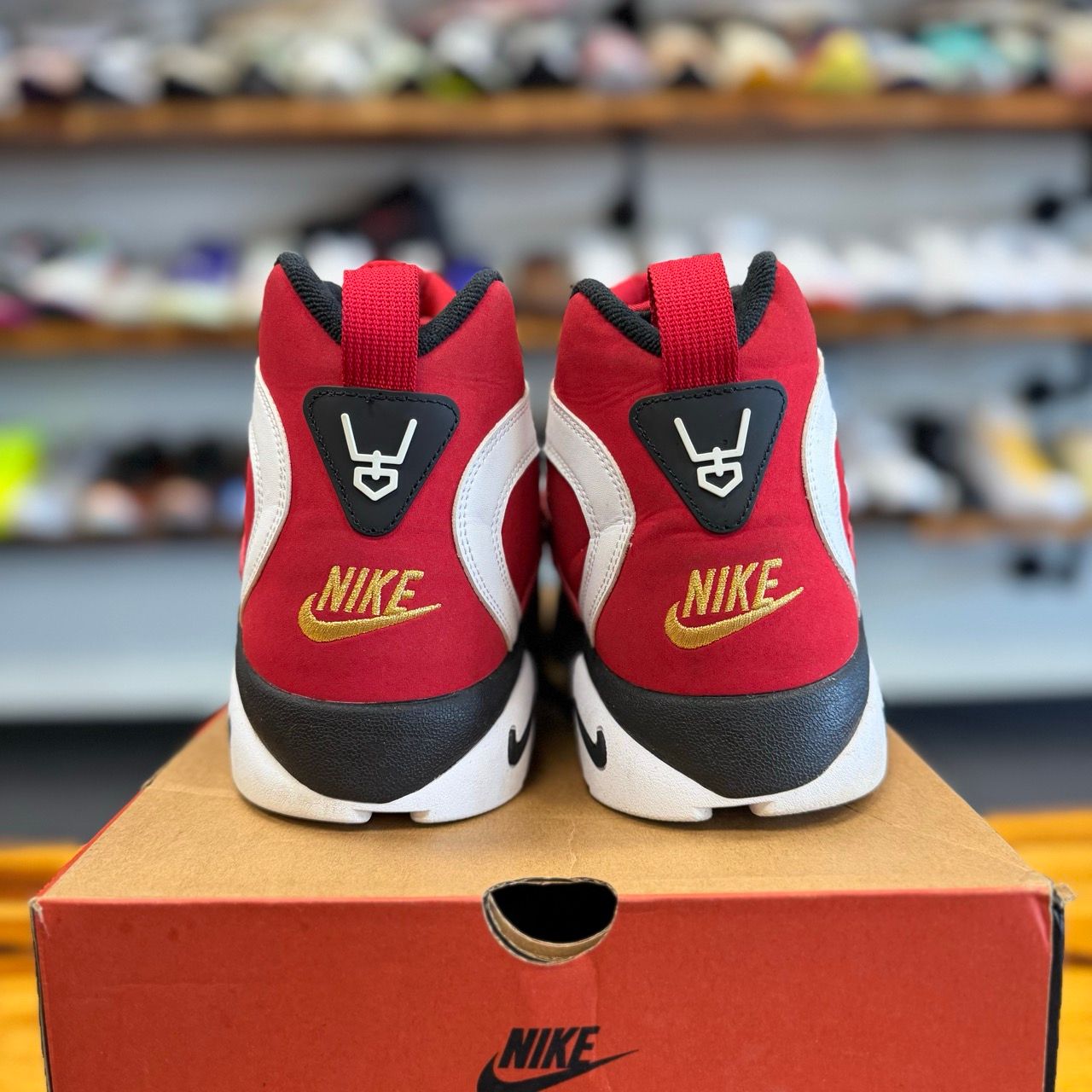 Nike Air Diamond Turf 2 Red Gold (2026) - Preowned