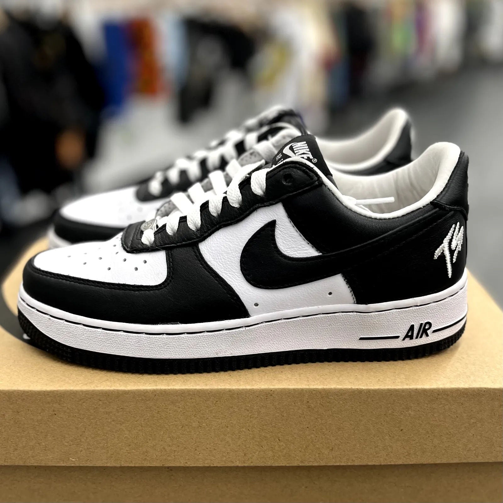 Nike Air Force 1 Low QS Terror Squad Blackout - Preowned