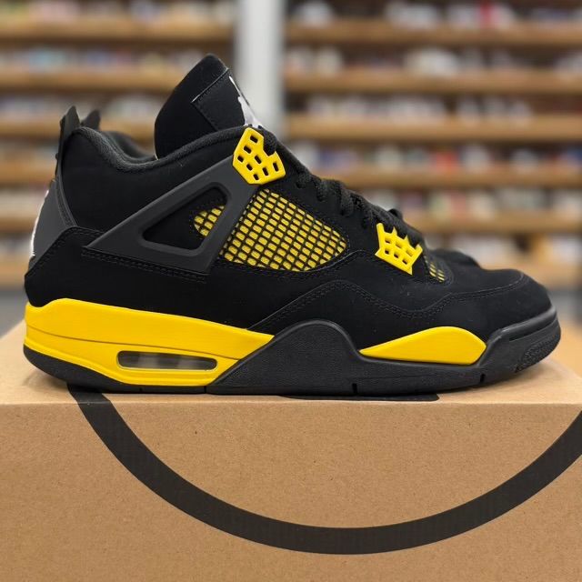 Jordan 4 Retro Thunder (2023) - Preowned