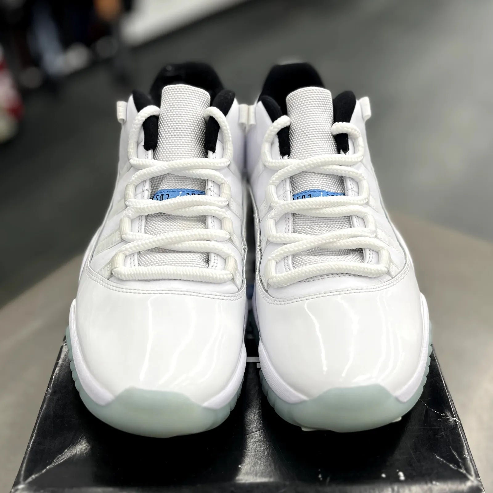 Jordan 11 Retro Low Legend Blue (GS) - Preowned