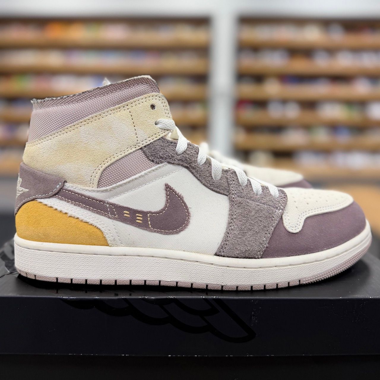 Air Jordan 1 Mid SE Craft Taupe Haze - Preowned