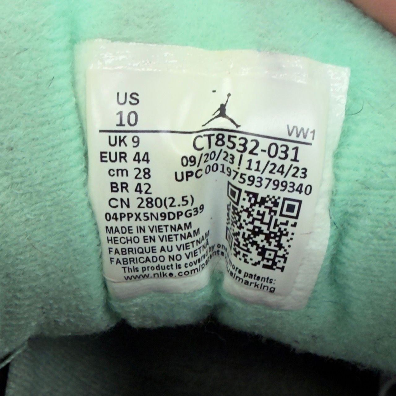 Jordan 3 Retro Green Glow - Preowned