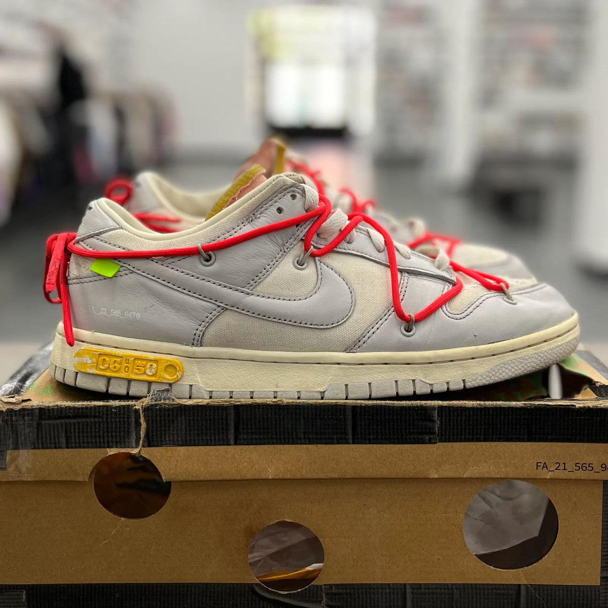 Nike Dunk Low Off-White Lot 6 - Preowned