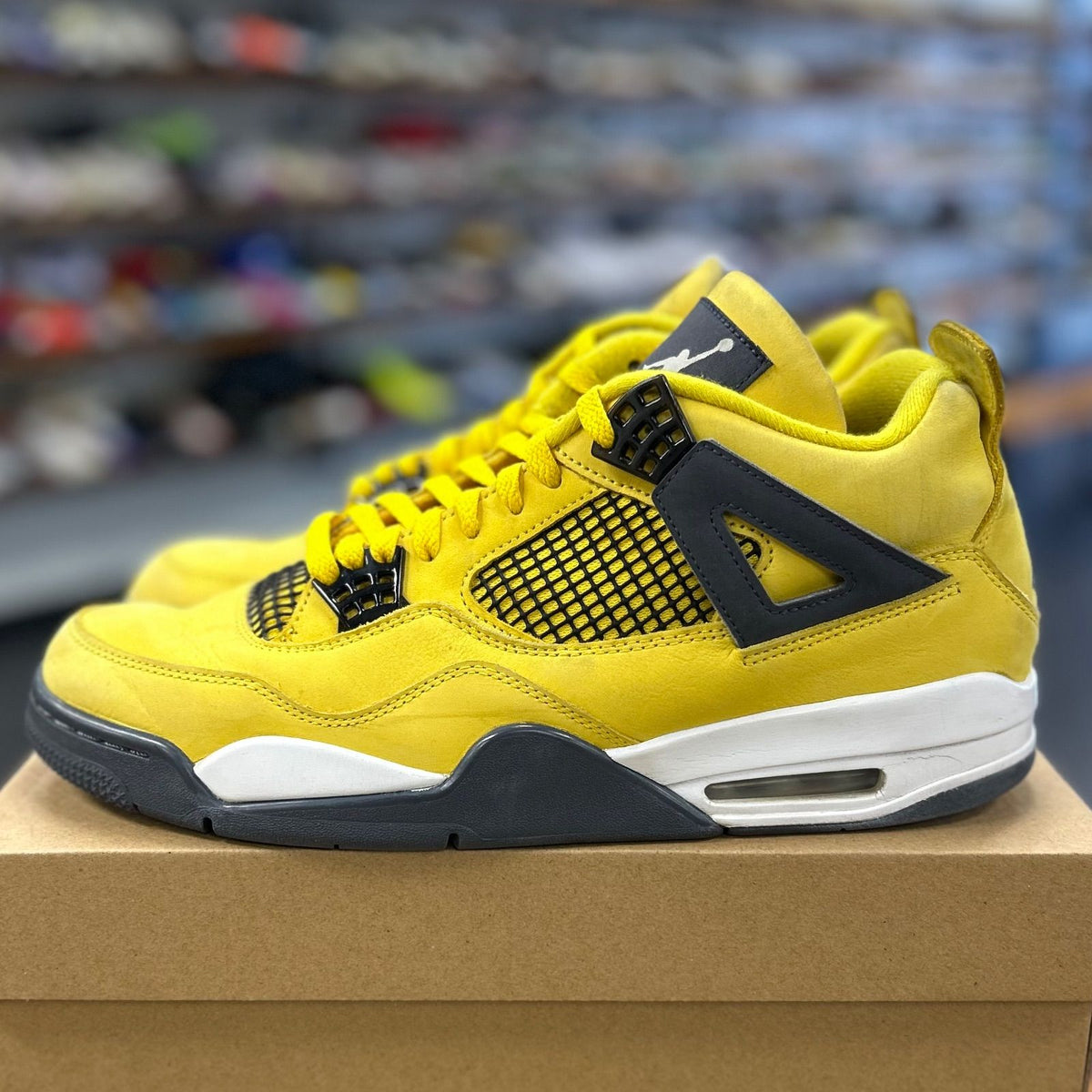 Jordan 4 Retro Lightning (2021) - Preowned