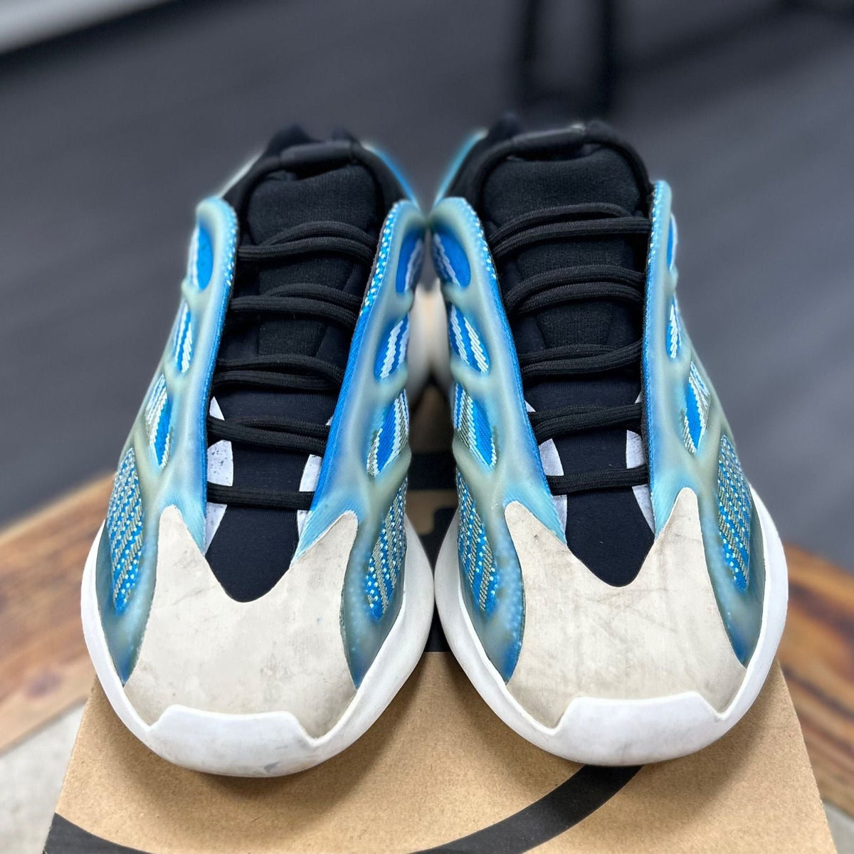 adidas Yeezy 700 V3 Arzareth - Preowned