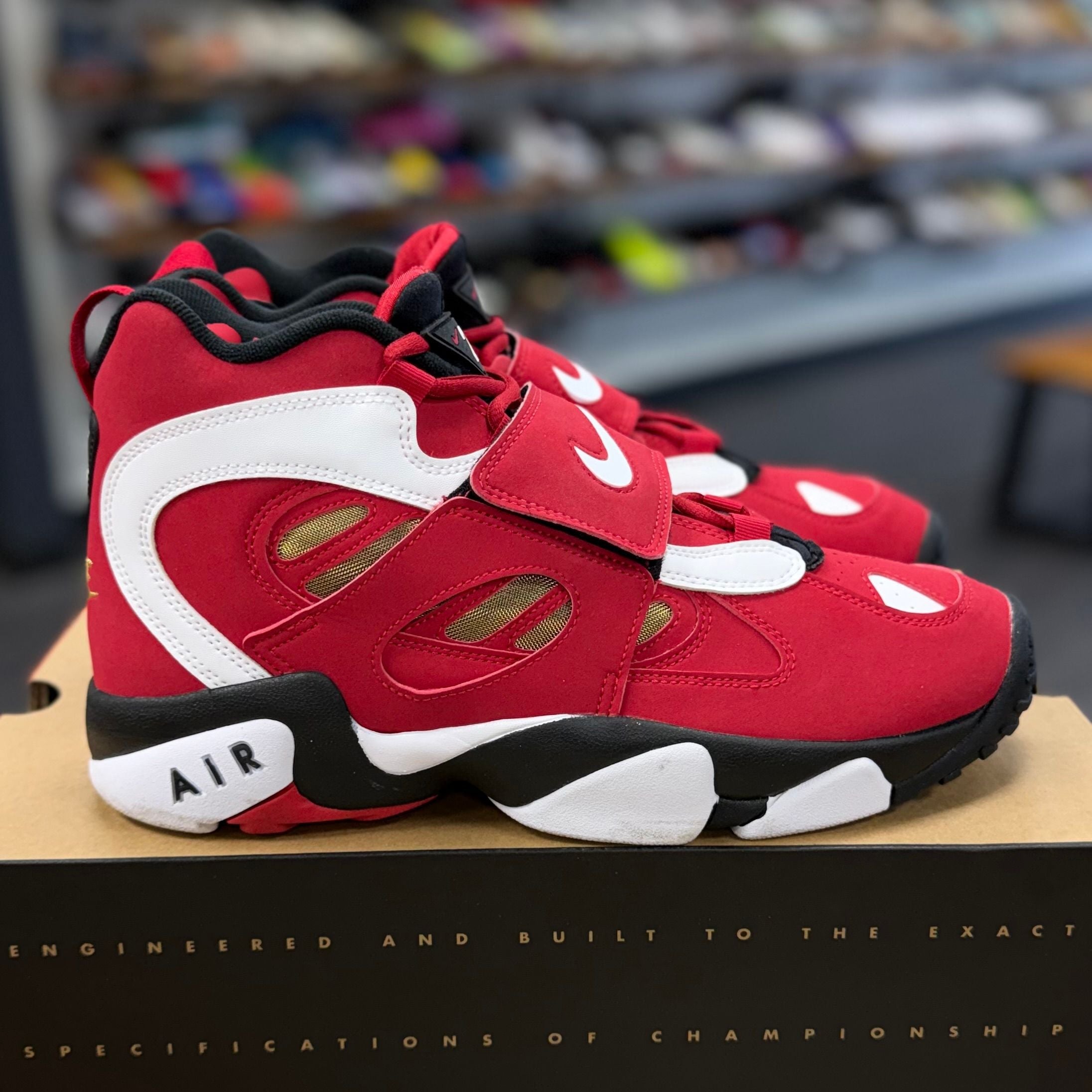 Nike Air Diamond Turf 2 Red Gold (2026) - Preowned