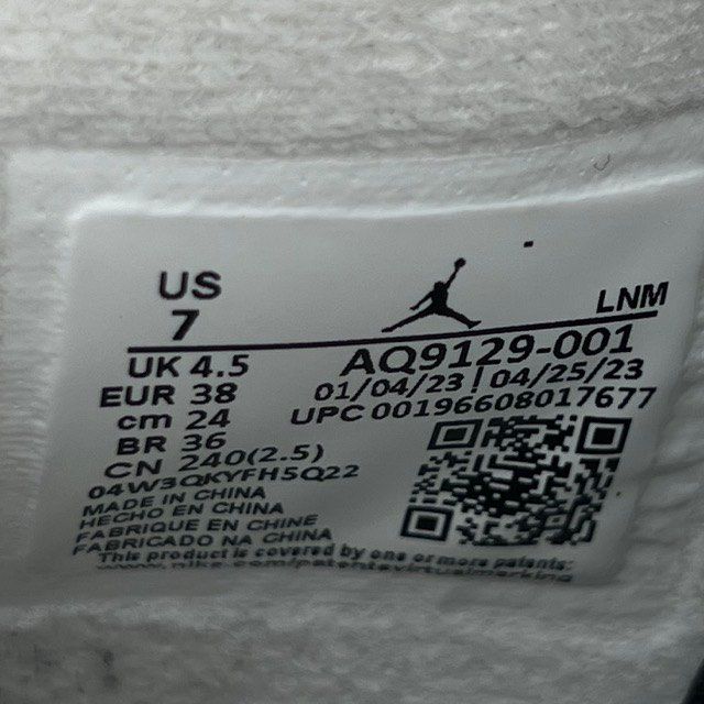 Jordan 4 Retro Frozen Moments (Women's) - Preowned