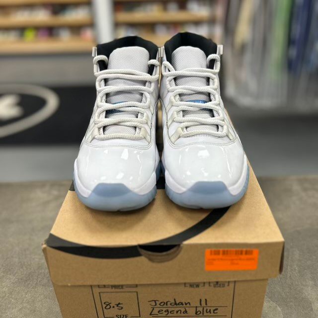 Jordan 11 Retro Legend Blue (2024) - Preowned