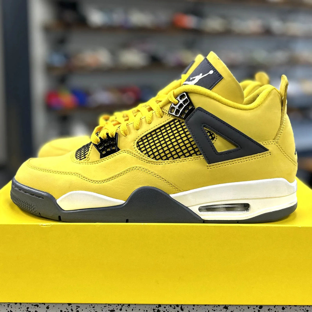 Jordan 4 Retro Lightning (2021) - Preowned