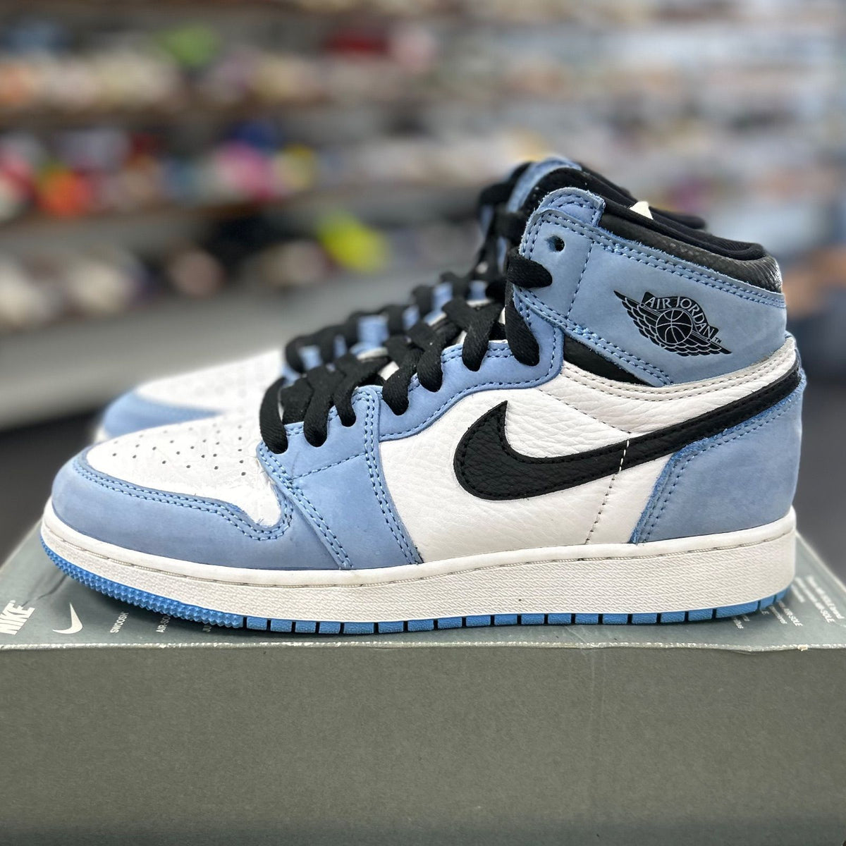 Jordan 1 Retro High OG University Blue (GS) - Preowned