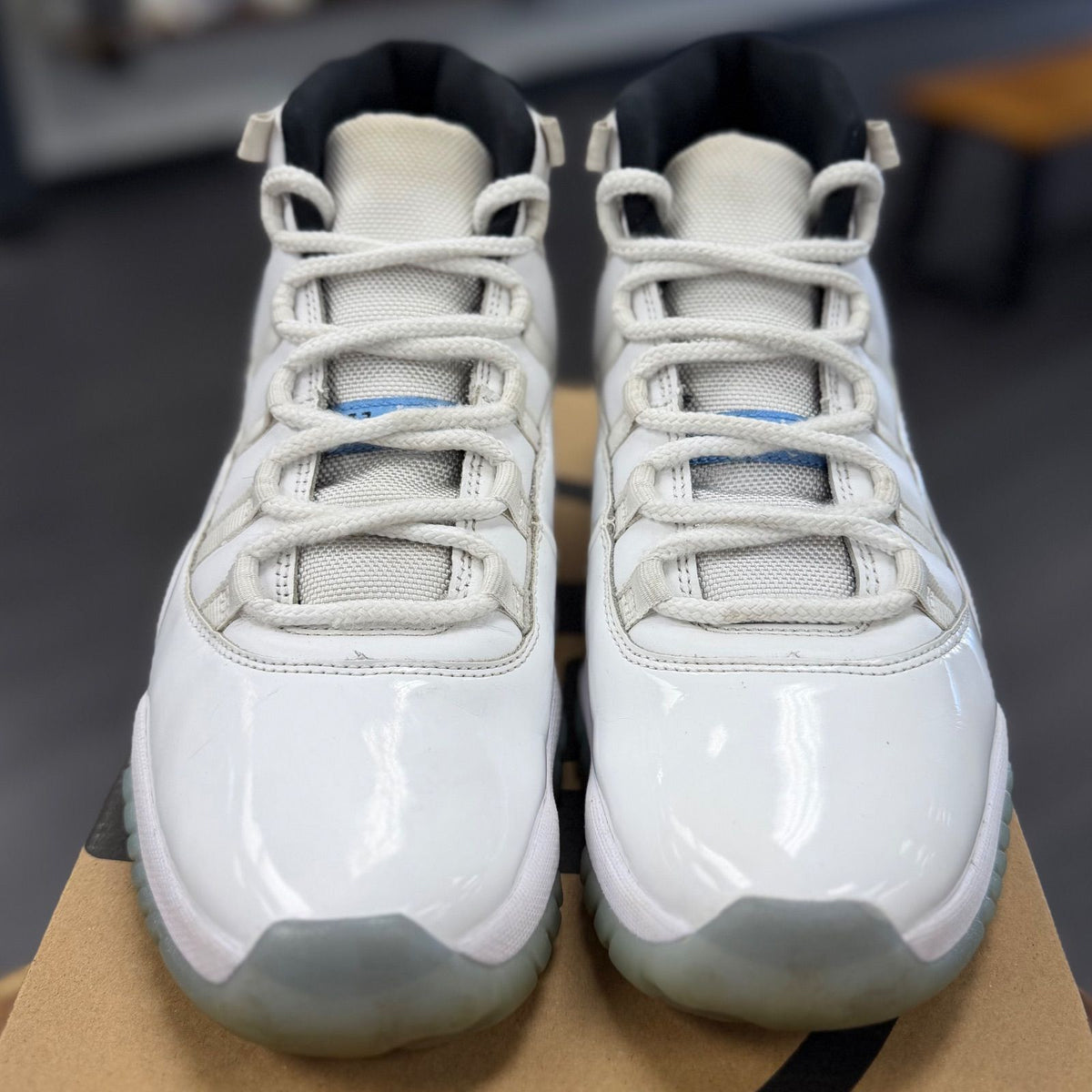 Jordan 11 Retro Legend Blue (2024) - Preowned