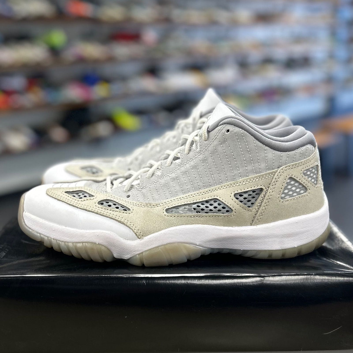 Jordan 11 Retro Low IE Light Orewood Brown - Preowned