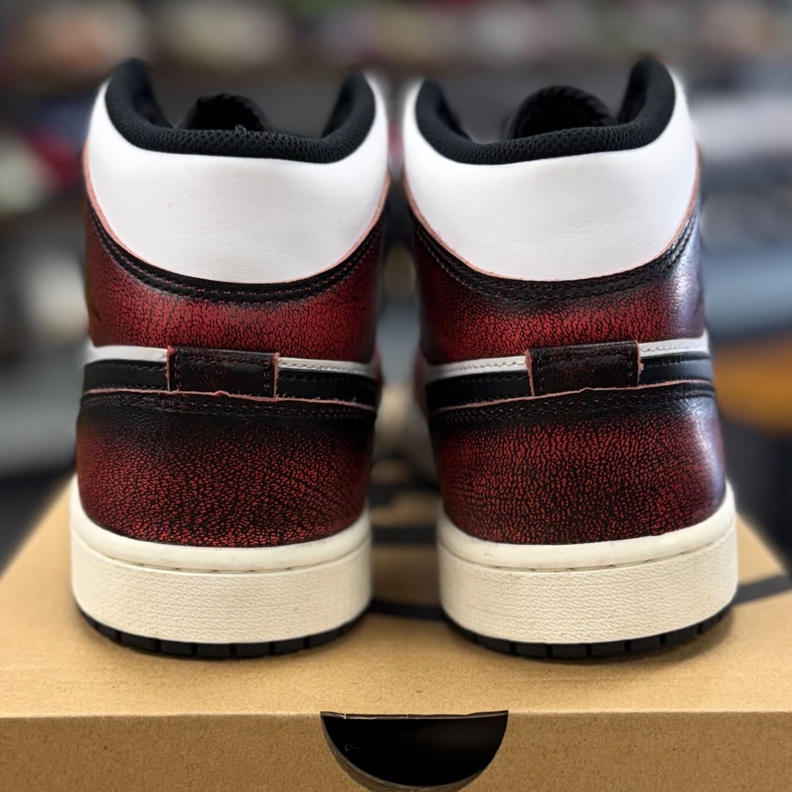 Jordan 1 Mid Wear-Away Chicago - Preowned