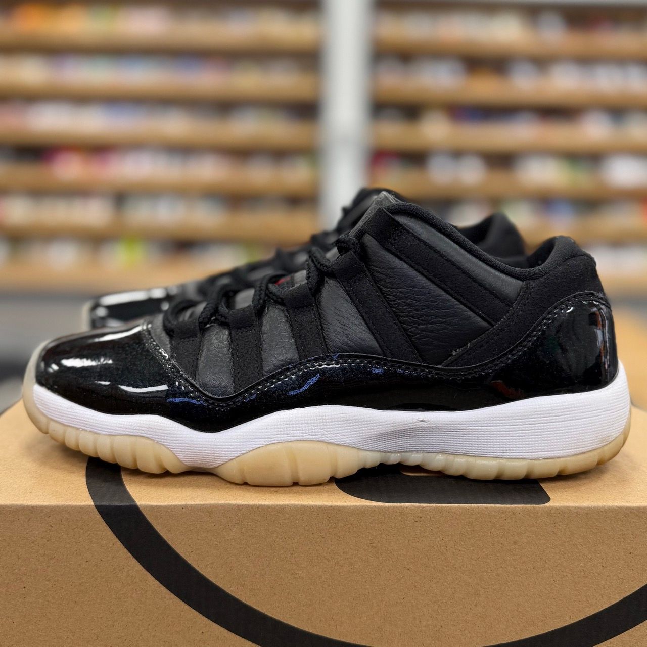 Jordan 11 Retro Low 72-10 (GS) - Preowned