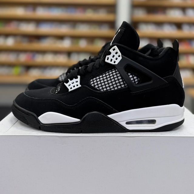 Jordan 4 Retro White Thunder - Preowned