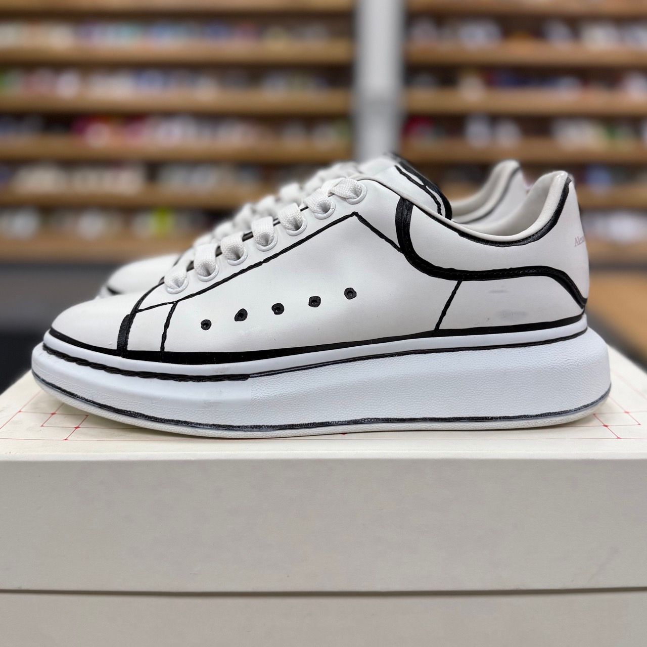 Alexander McQueen Oversized White Black Outline - Preowned