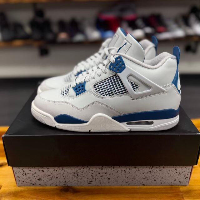 Jordan 4 Retro Military Blue (2024) - Preowned