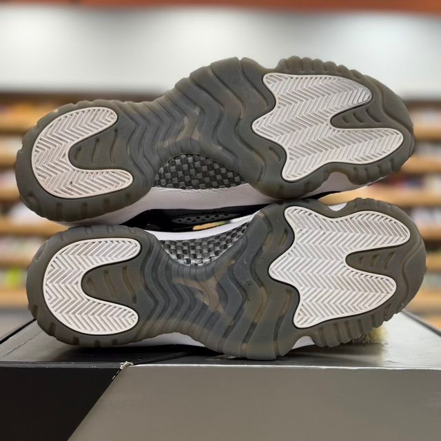 Jordan 11 Retro Low IE Craft Black White - Preowned
