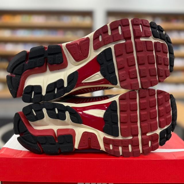 Nike Zoom Vomero 5 Gym Red Chrome - Preowned