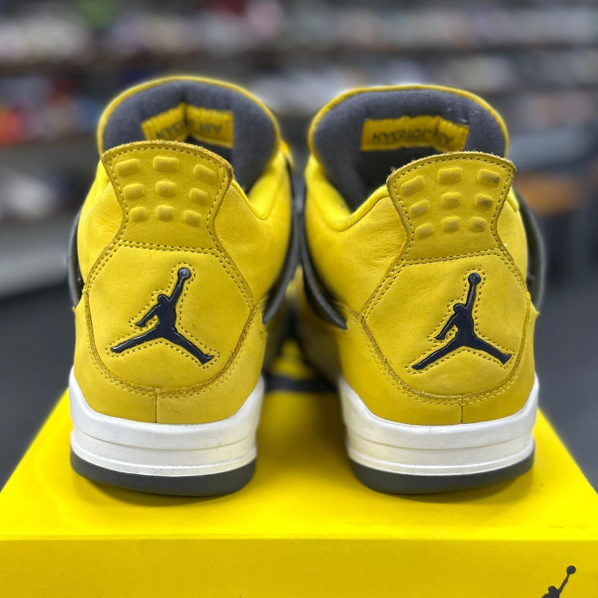 Jordan 4 Retro Lightning (2021) - Preowned